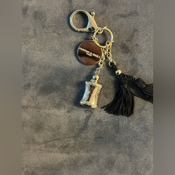 Parfums de Marly bag charm keychain gold with black tassels with pouch - Picture 6 of 6